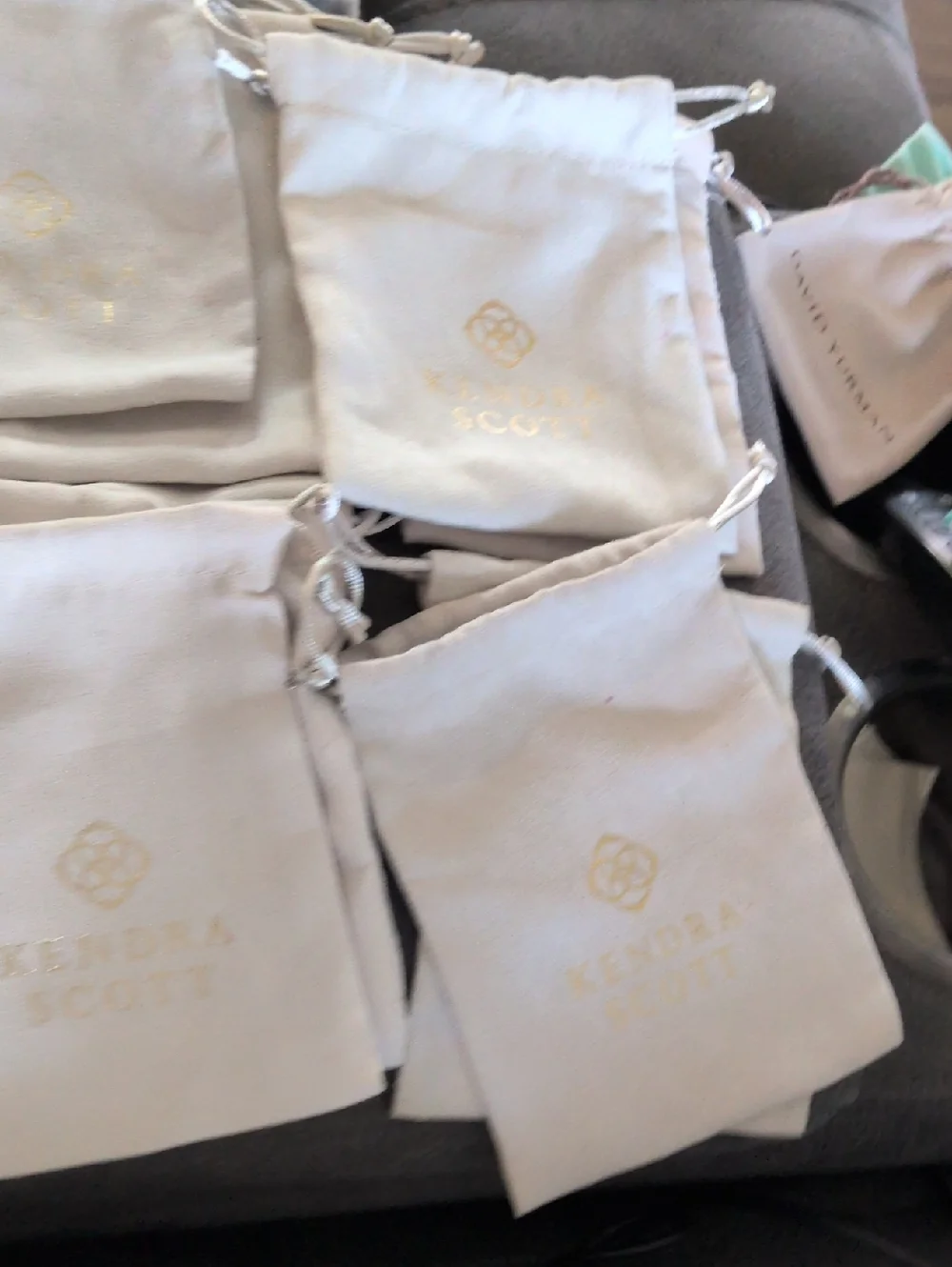 Kendra Scott Cream Drawstring Jewelry Pouches with Gold Logo